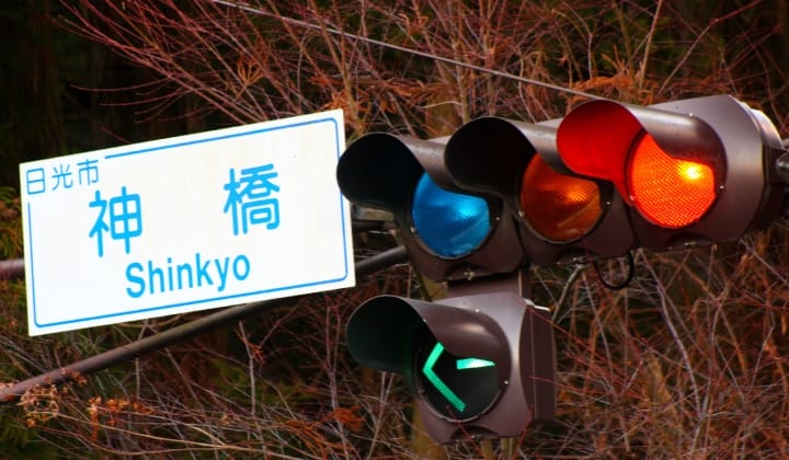 Kenapa Lampu Isyarat 'Jalan' Di Jepun Warna Biru & Bukan Hijau?